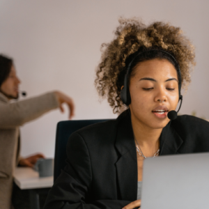 Communicate with customers in a Contact Centre and BPO US377441